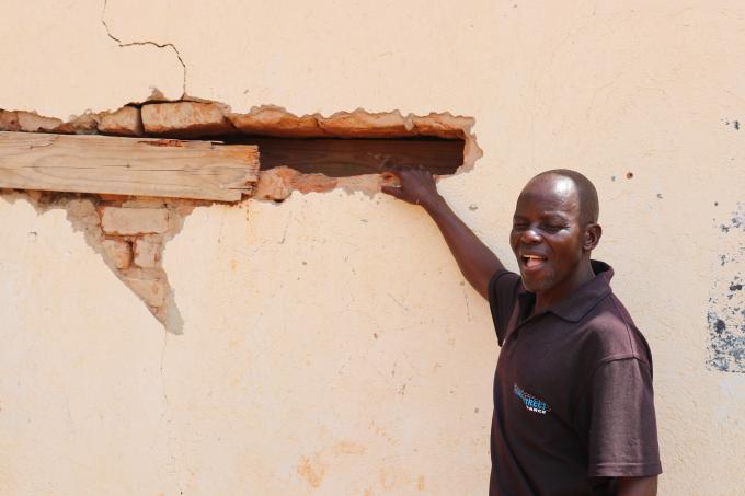 Garanje SDC chairperson showing a crack on the classroom block